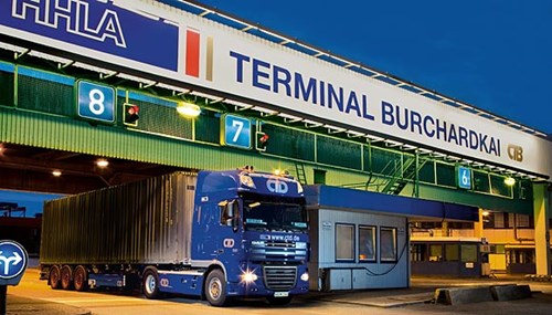 Guiding truckers to available spaces in Port of Hamburg